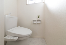 トイレリフォーム　棚の追加